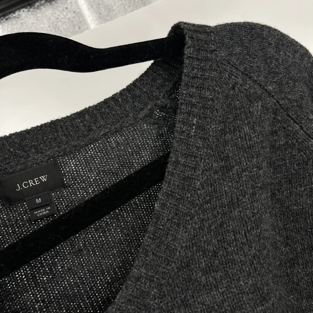 J Crew Men's Lambswool Wool Sweater V Neck Quiet Luxury Minimalist Fisherman M